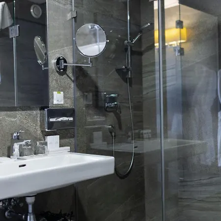 Favor Park Hotel
